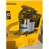 Image 3 : DeWalt Stainless Steel Wet/Dry Vacuum 38L / 10Gal