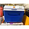 Image 1 : Rubbermaid Small Cooler