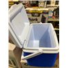 Image 3 : Rubbermaid Small Cooler