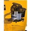 Image 4 : DeWalt Stainless Steel Wet / Dry Vacuum 38L