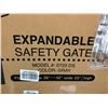 Image 2 : Regalo Expandable Safety Gate Model 0723DS Color Grey 28" to 42"Wide 23"High