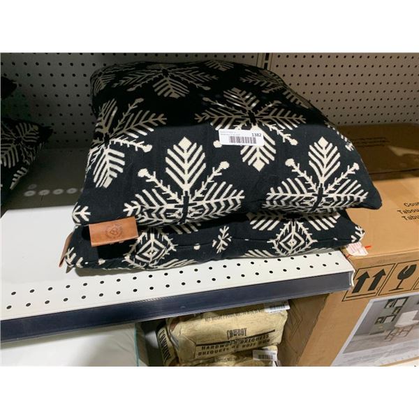 The Original dearfoams throw pillows, lot of 2