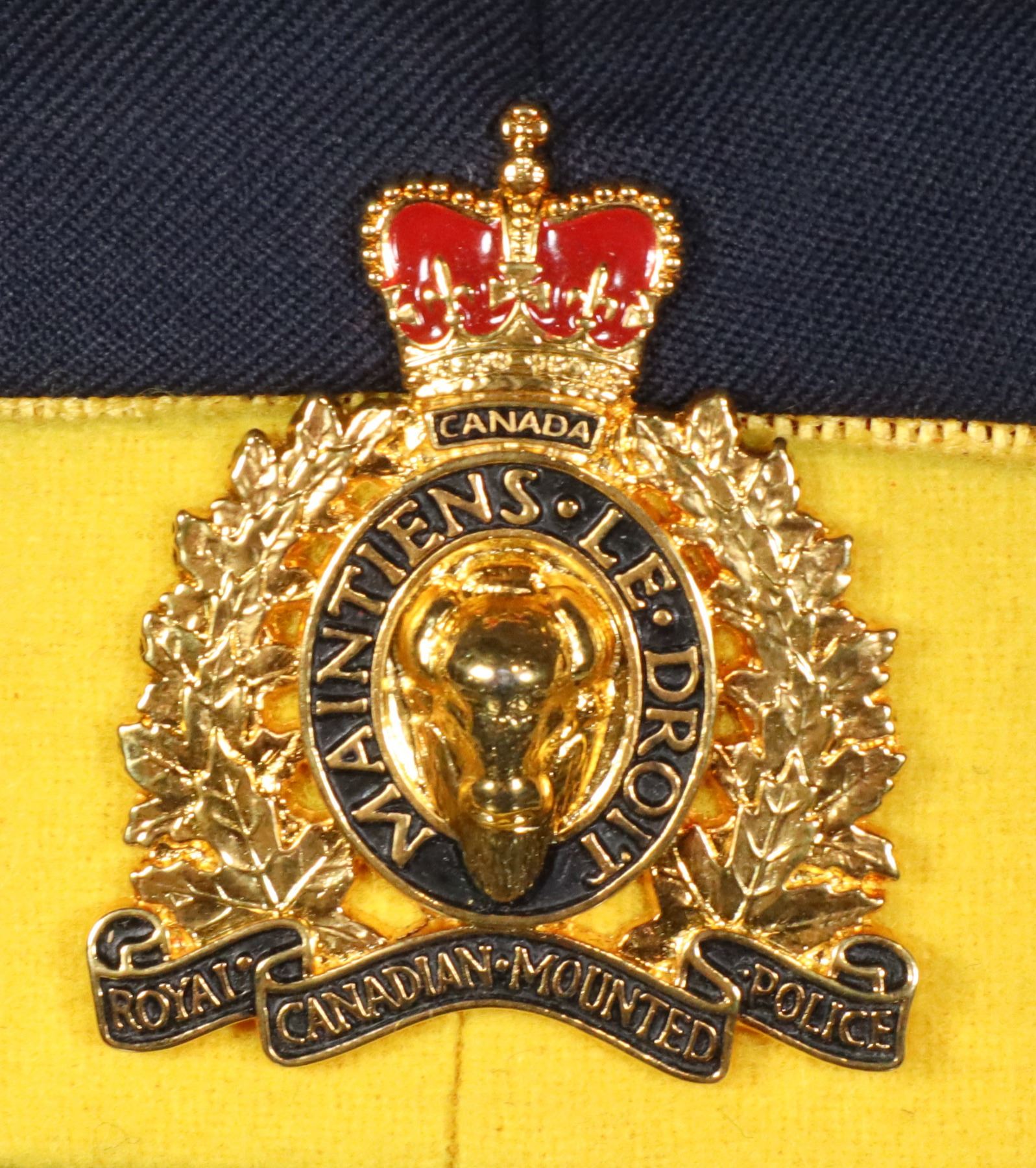 Rcmp Header #159 1980'S RCMP PEAKED CAP W/ CAP BADGE