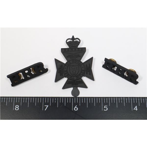 #398 ROYAL REGINA RIFLES CAP BADGE SHOULDER TITLE