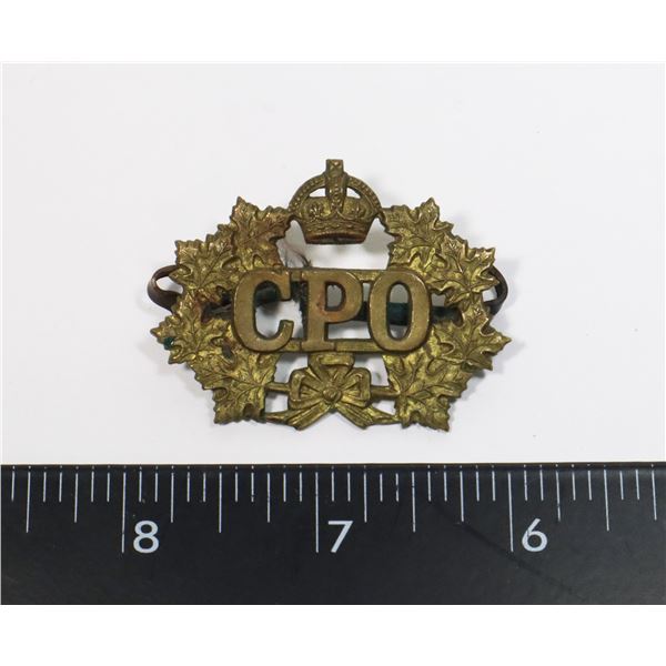 #423 WW2 ERA CANADIAN POST OFFICE CAP BADGE KINGS