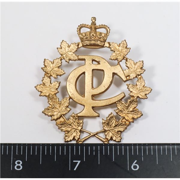 #424  CANADA POST CANADIAN CAP BADGE QEII