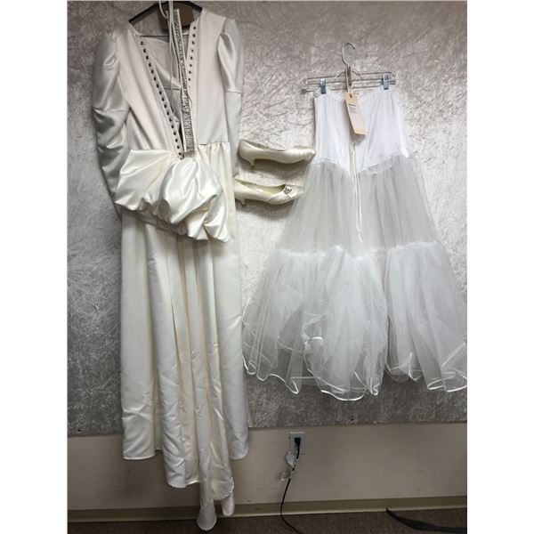 Vintage wedding dress / shoes