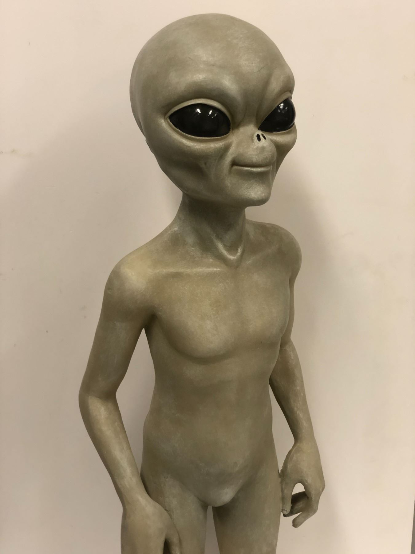 Standing alien figure - grey - approx 33