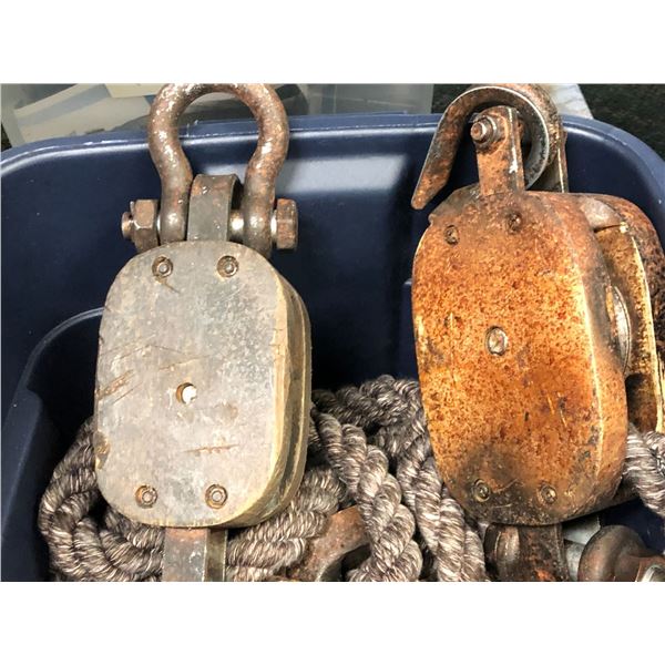 Ropes & block hoist pulleys - London tavern box