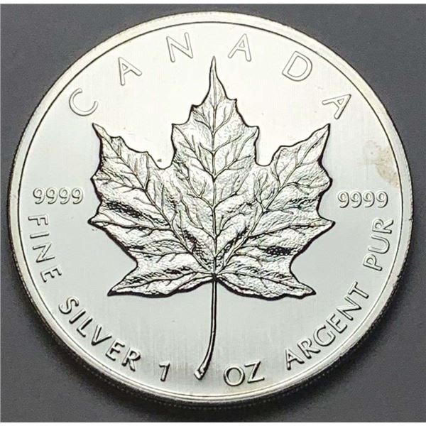 2010 Canada $5 Maple Leaf 1 ozt .9999 Silver