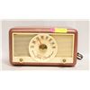 Image 1 : 1950S BABY CHAMP PINK RADIO CRACKS