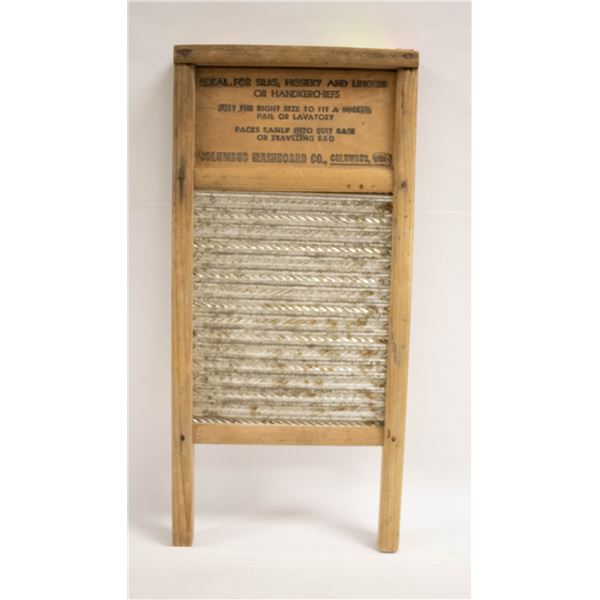 ANTIQUE WOODEN WASHBOARD