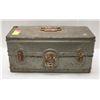 Image 1 : ANTIQUE TACKLE BOX FULL OF LURES