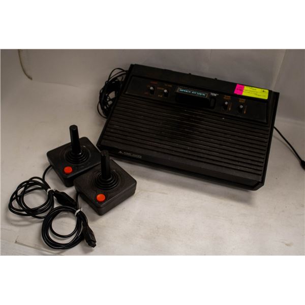 ATARI 2600 CONSOLE W CONTROLLERS & GAME