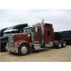 2000 KENWORTH W900L AERO CAB T/A TRUCK TRACTOR