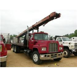 1985 MACK R686ST FLATBED W/CONVEYOR LIFT