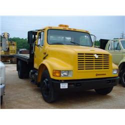 1990 INTERNATIONAL 46OO NAVISTAR S/A FLATBED TRUCK