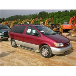 2000 TOYOTA SIENNA MINI VAN