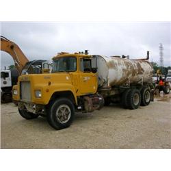 1986 MACK R685ST T/A WATER TRUCK
