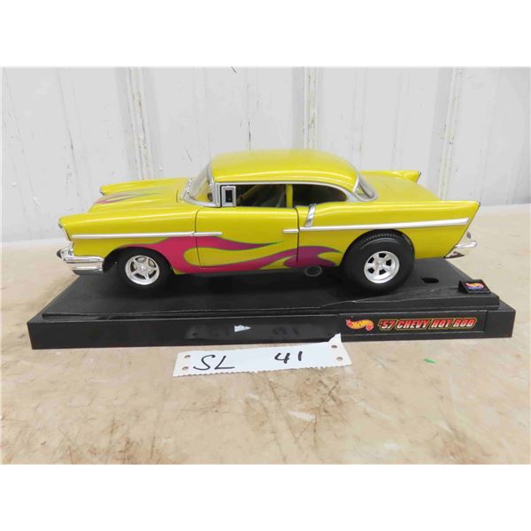 Die Cast Hot Wheels 57 Chevy Hot Rod Scale 1:18 with 