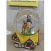 Image 9 : Walt Disney Classic Snowwhite Water Globe, Snowwhite and the 7 