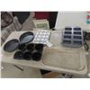 Image 1 : 2 Pyrex Dishes, 4 Muffin Tins, 2 Betty Crocker Cake Pans