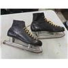 Image 2 : 3 Pairs of Vintage Men's Skates & Leather Skate Guards