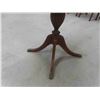 Image 4 : Duncan Phyfe Walnut Pedestal Stand 28" x 31"