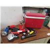 Image 1 : Rubbermaid Cooler & 16 Flashlights