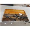 Image 1 : Old Quality Tap + Die Set in Wooden Case - BUTFLD Canada