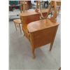 Image 6 : Birds Eye Maple Vanity with Chair - Total Height 70" x 38.5" x 21"