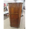 Image 1 : 1/4 Cut Oak Corner Armoire 23" x 35" x 69"