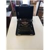 Image 1 : VINTAGE TYPEWRITTER IN CASE