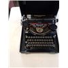 Image 2 : VINTAGE TYPEWRITTER IN CASE