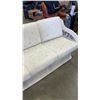 Image 3 : WHITE WICKER 6FT SOFA, WITH CUSHIONS