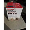 Image 2 : AS NEW HONEYWELL WARM MIST HUMIDIFER TESTED AND WORKING - RETAIL $65