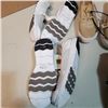 Image 9 : 6 PAIR OF NEW SIZE 4 - 6.5 FOOTWEAR