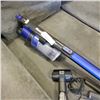 Image 2 : SHARK PET PRO CORDLESS VACUUM TESTED AND WORKING WITH CHARGER AND ACCESSORIES