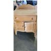 Image 2 : VINTAGE WASH STATION CABINET