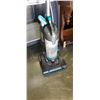 Image 2 : BISSEL UPRIGHT VACUUM - WORKING