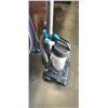 Image 3 : BISSEL UPRIGHT VACUUM - WORKING