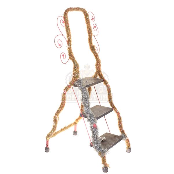 How the Grinch Stole Christmas – Martha May Whovier’s Decorating Ladder – H2-164