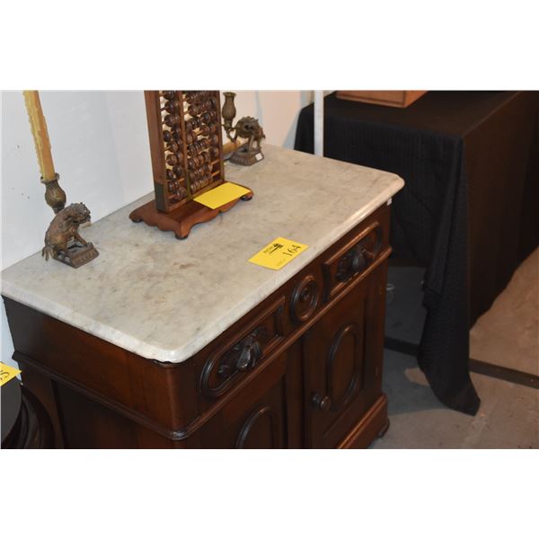 ANTIQUE AMERICAN 19TH CENTURY LOW CHEST W/WHITE MARBLE TOP, THE FRONT W/A PANELED DRAWER OVER A 2 DO