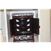 Image 3 : LACQUER JEWELRY CHEST W/MOTHER OF PEARL INLAY (8 1/2" X 12")