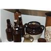 Image 3 : COLLECTION OF VINTAGE STONEWARE, GLASS BOTTLES, CERAMICS, PITCHERS & OIL CAN (13 PCS)