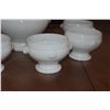 Image 2 : FRENCH COVERED TUREEN W/SERVING BOWLS (7 PCS)