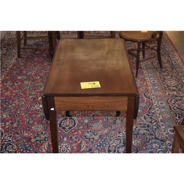 WOOD GATE LEG TABLE (32 1/2" X 39" 29")