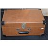 Image 4 : VINTAGE CROSLEY PORTABLE RECORD PLAY IN CASE, MODEL: CR49