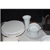 Image 2 : MIXED LOT: BOWLS, PLATES, CAKE STAND, MORTAR & PESTLE (14 PCS)
