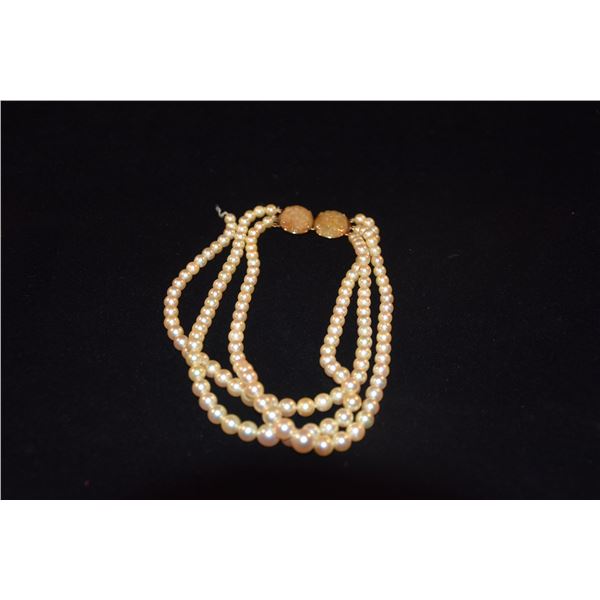 MING'S 14K 3 STRAND AKOYA PEARL NECKLACE W/CARVED "APRICOT" JADE CLASP (1 STRAND DISCONNECTED) W/BOX